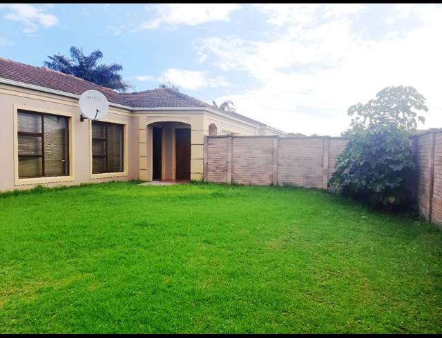 3 BEDROOM TOWNHOUSE RENTED IN LORRAINE